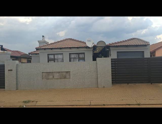 3 BEDROOM HOUSE FOR SALE IN SILUMA VIEW